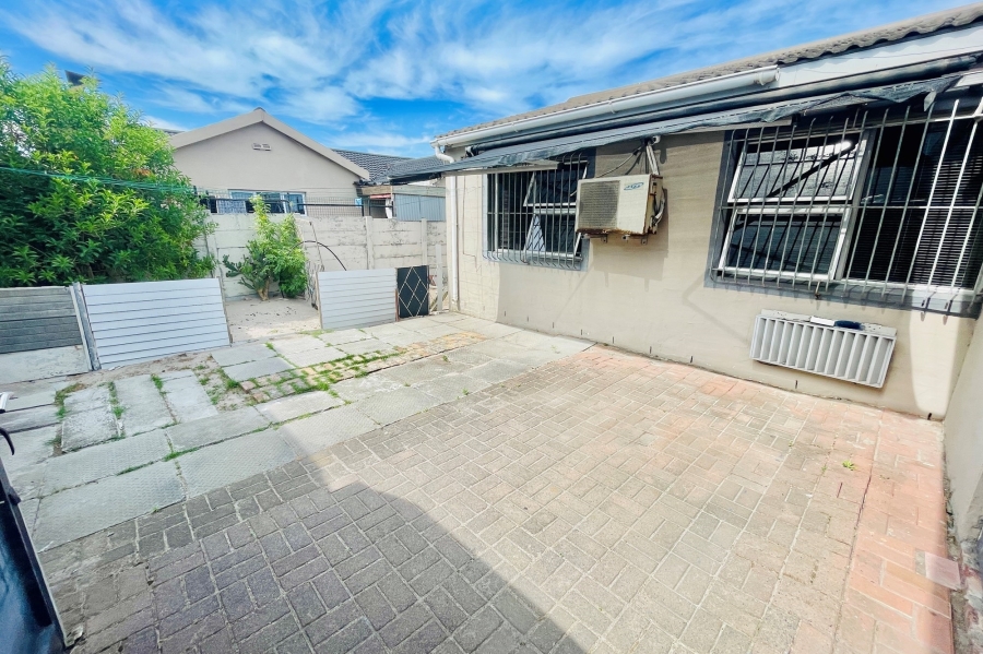 3 Bedroom Property for Sale in Gaylee Western Cape